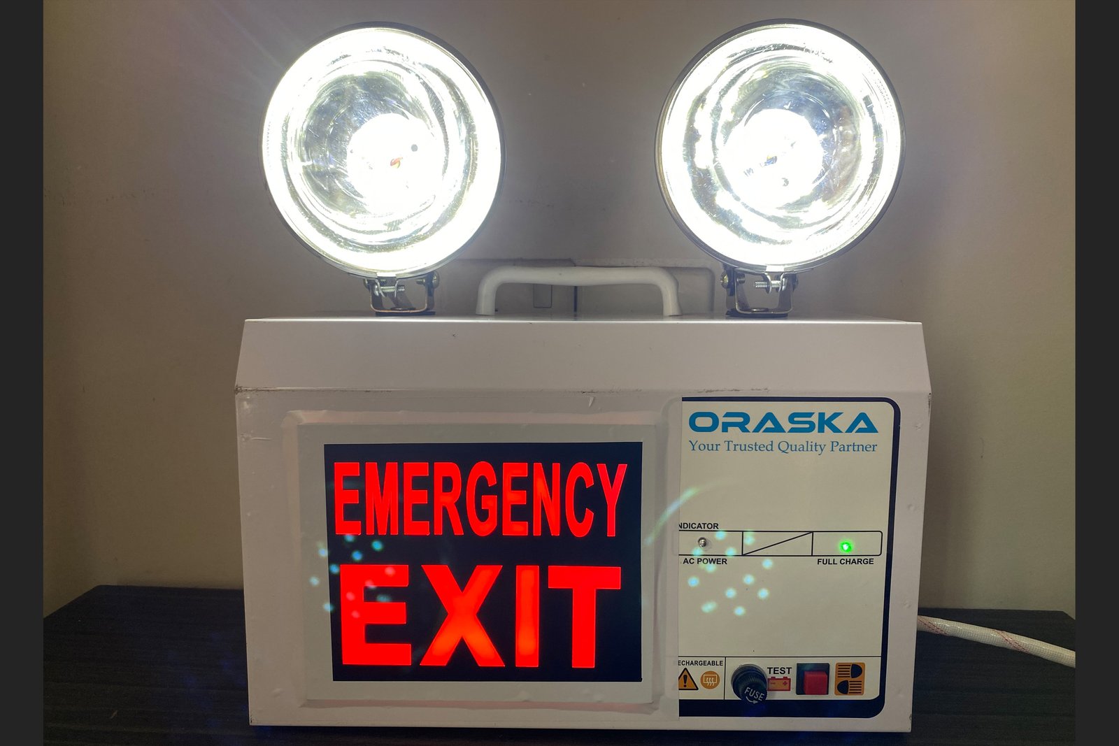 ORASKA EXF3297 – Half Frame White-Red Combo Fog-Exit Light, 24W Fog LED + 6W Red EXIT Sign, 6V 7AH Battery, 3-4 Hr Backup